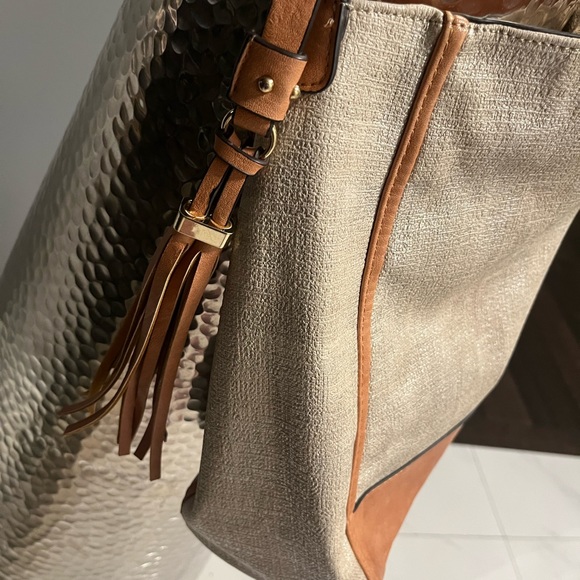 COPY - Sondra Roberts Squared coated linen summer hobo bag with tassel summer c… - Picture 7 of 17
